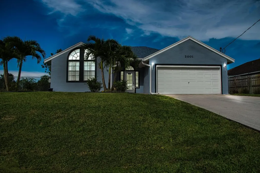 2001 SW Hampshire Lane Port St Lucie FL 34953