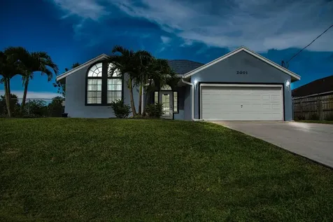 2001 SW Hampshire Lane Port St Lucie FL 34953