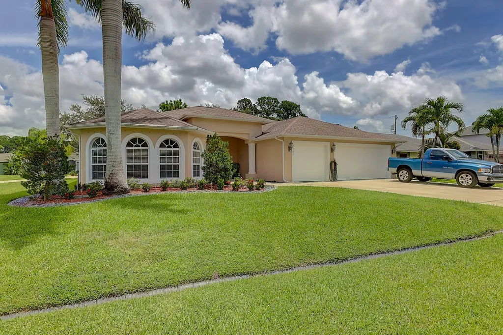 2797 SW Dallas Street Port St Lucie FL 34953