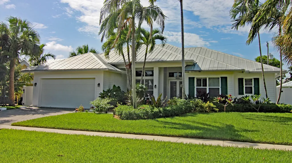 9033 SE Ceres Street Hobe Sound FL 33455