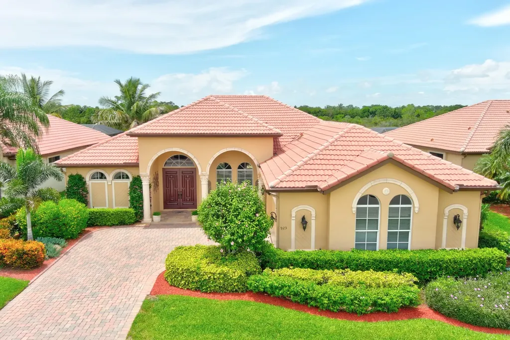 925 SW Grand Reserves Boulevard Port St Lucie FL 34986