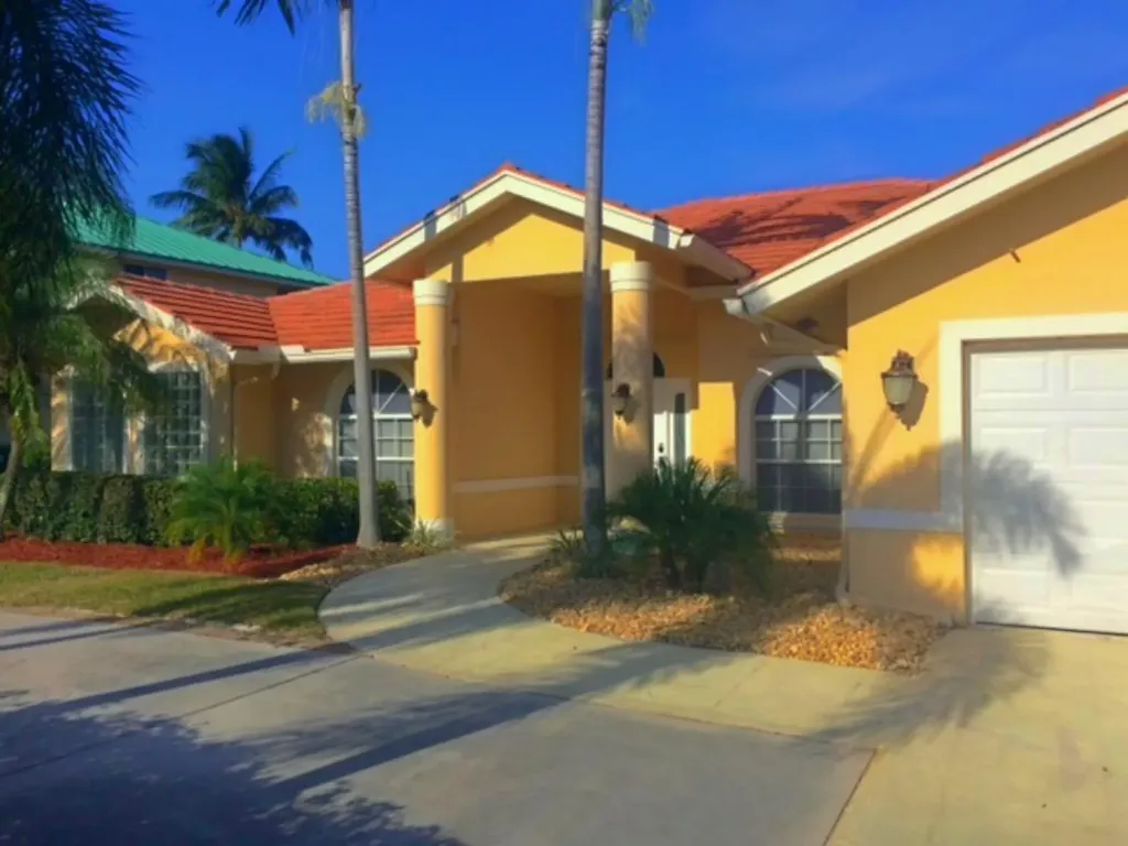 7318 Fairway Trail Boca Raton FL 33487
