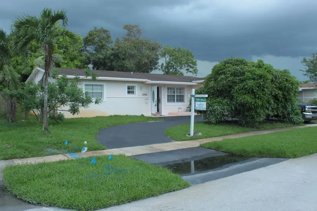 2743 NW 35th Avenue Lauderdale Lakes FL 33311