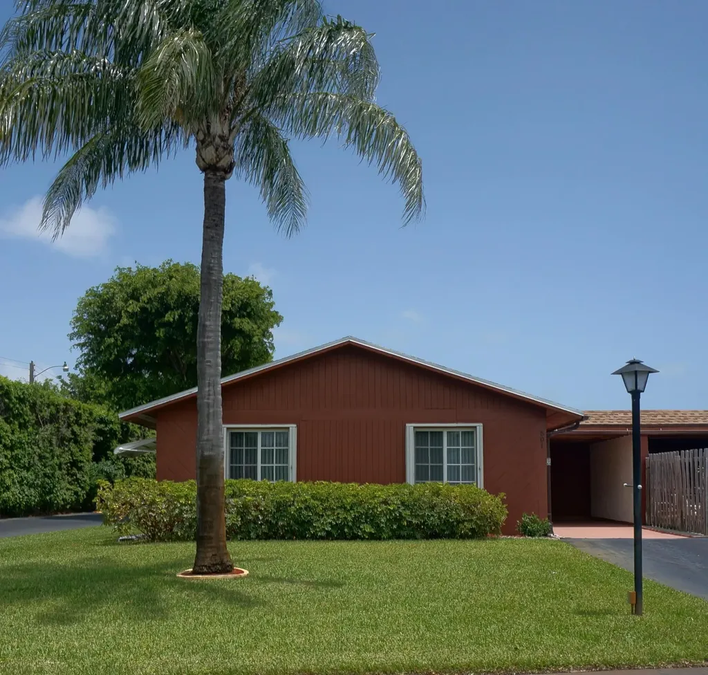 501 SE 27th Lane Boynton Beach FL 33435