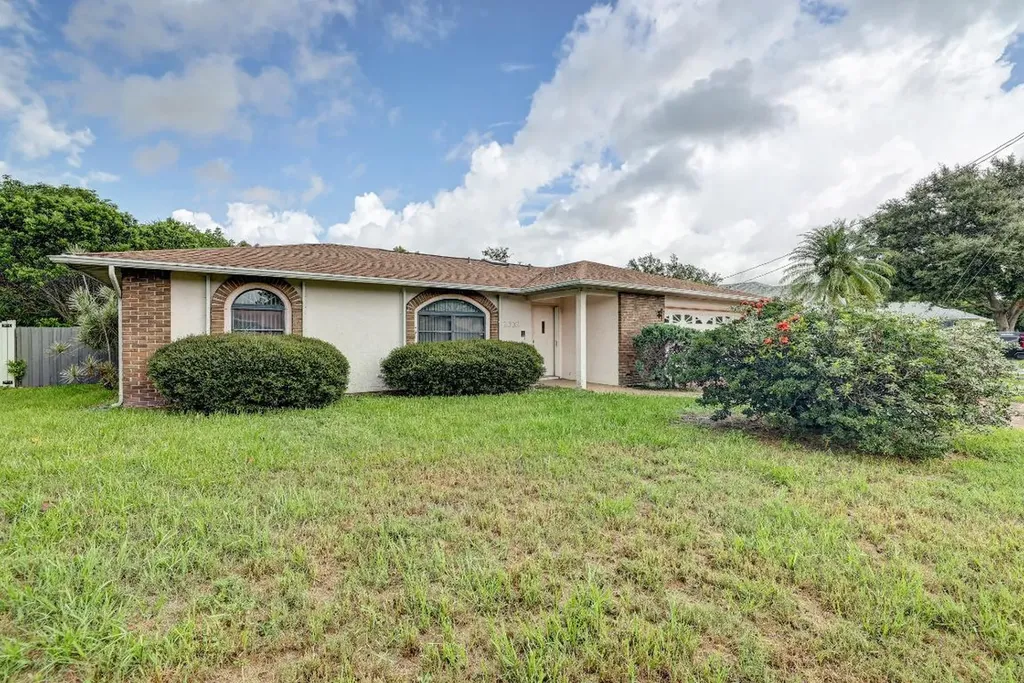 2332 SW Woodridge Street Port St Lucie FL 34953
