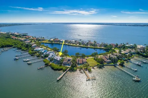 4040 NE Joes Point Road Stuart FL 34996