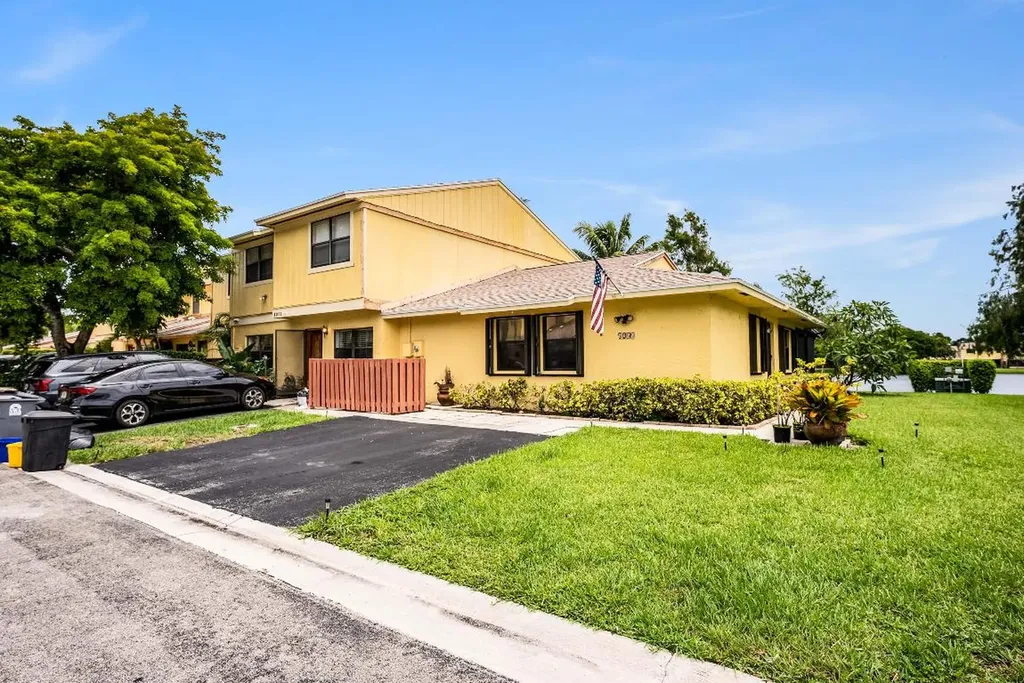 5269 Tennis Lane Delray Beach FL 33484