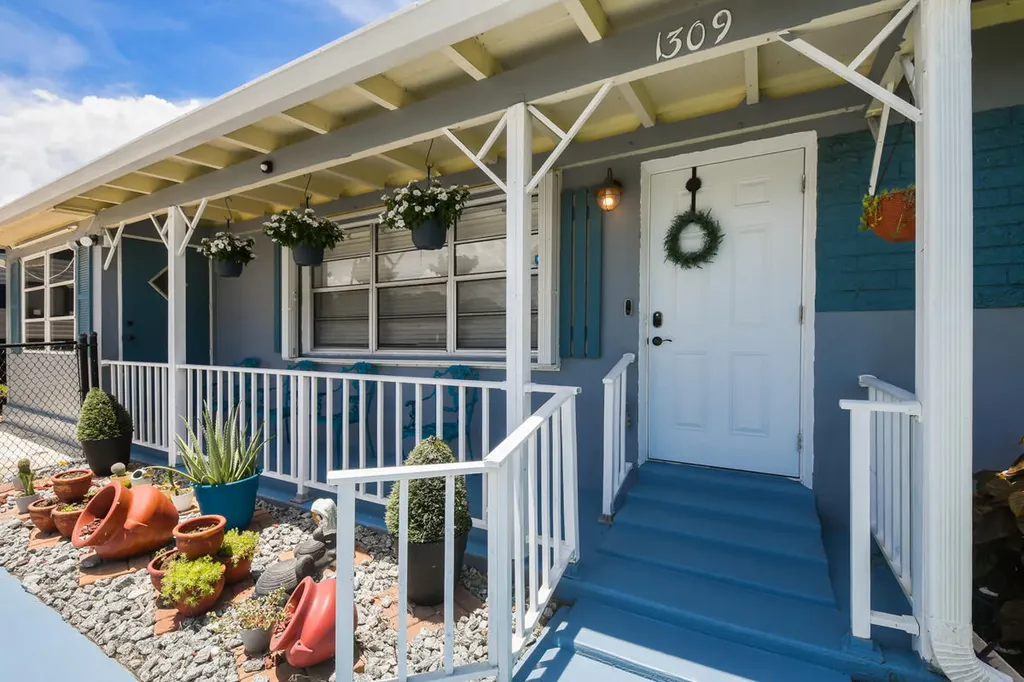 1309 W Palm Street Lantana FL 33462