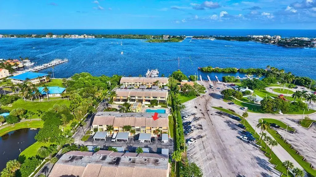 702 NE 20th Lane Boynton Beach FL 33435