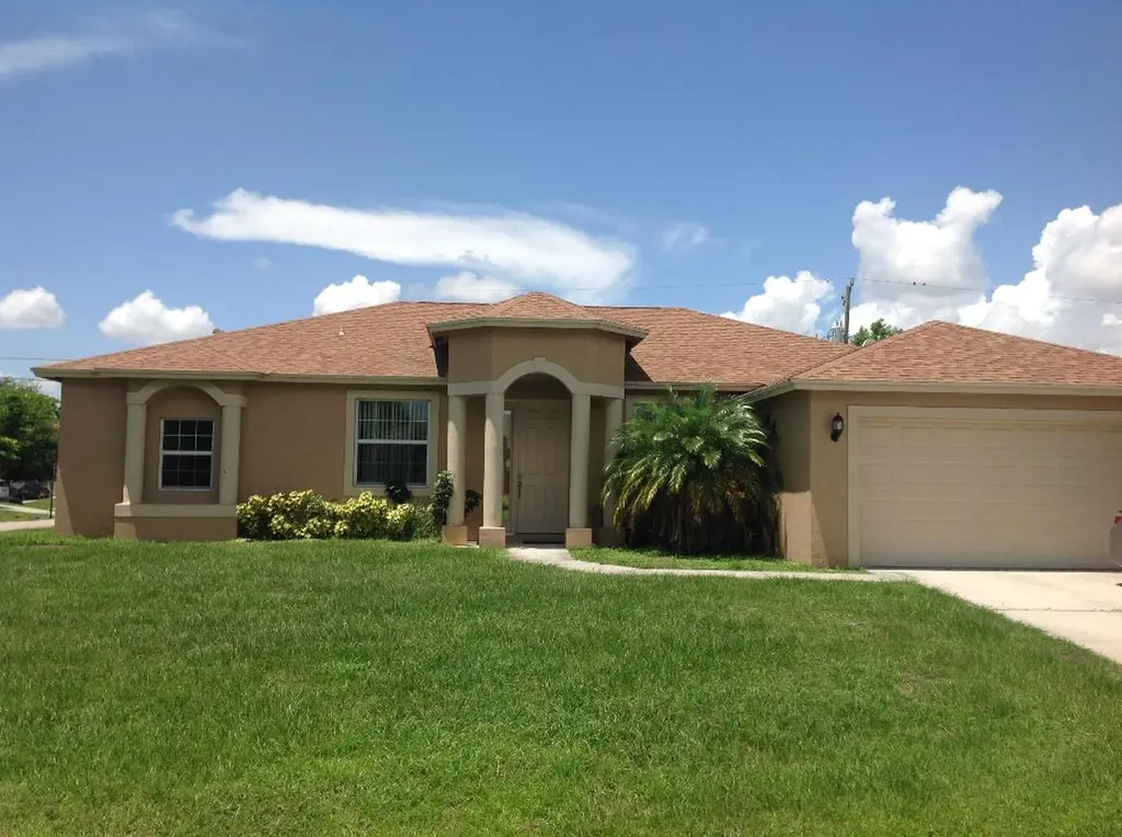 1899 SW Dalmatian Avenue Port St Lucie FL 34953