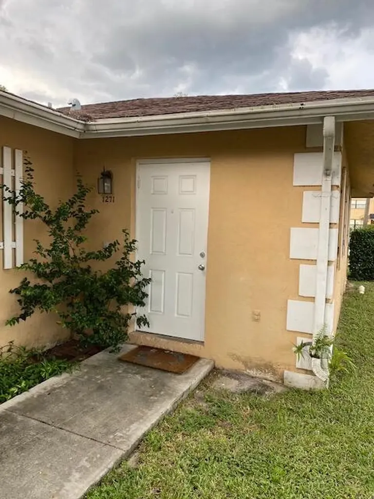 1271 White Pine Drive Wellington FL 33414