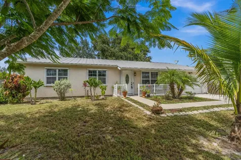 541 SE Crescent Avenue Port St Lucie FL 34984