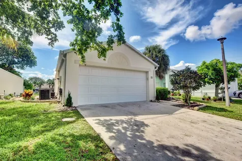 17 Bentwater Circle Boynton Beach FL 33426