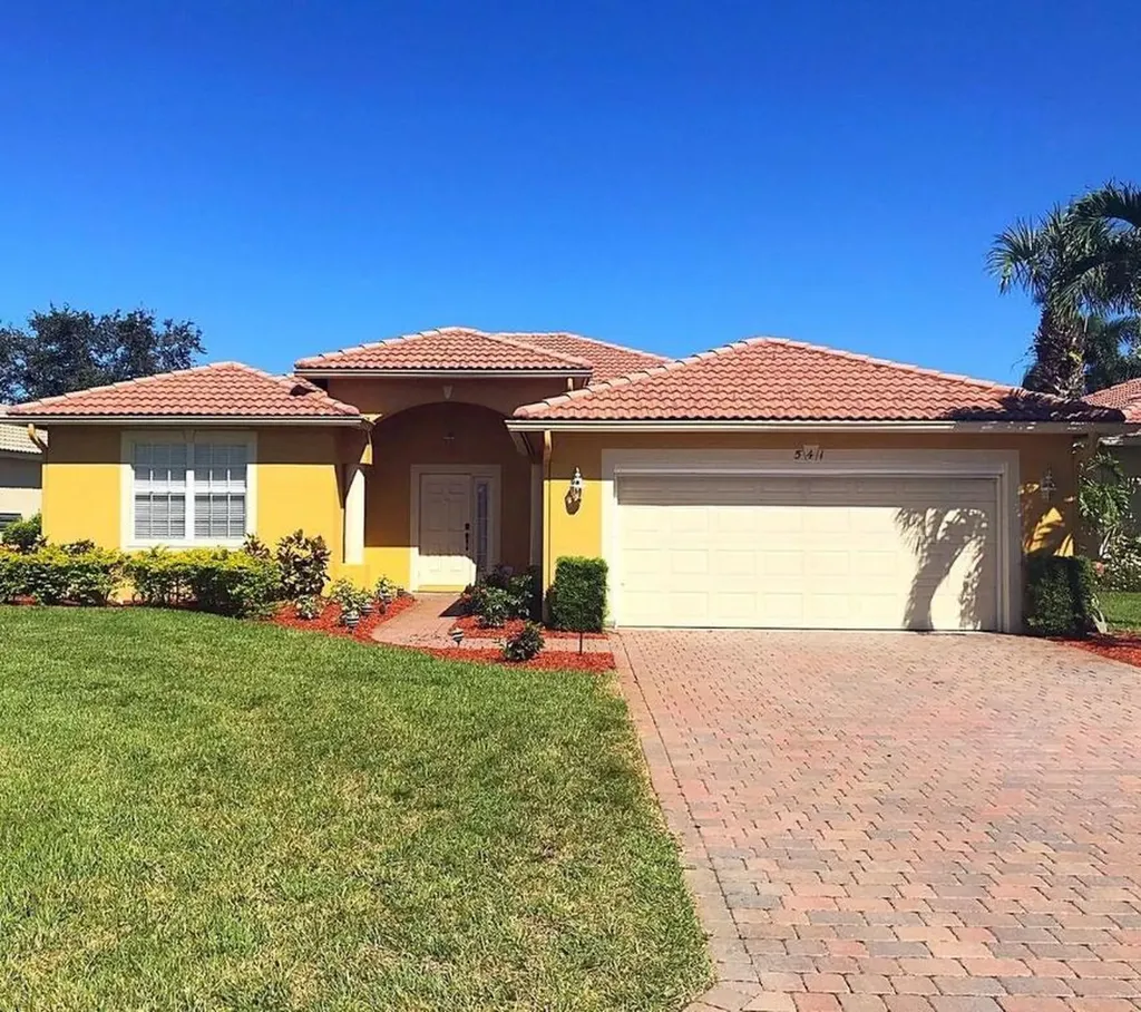 541 NW Waverly Circle Port St Lucie FL 34983