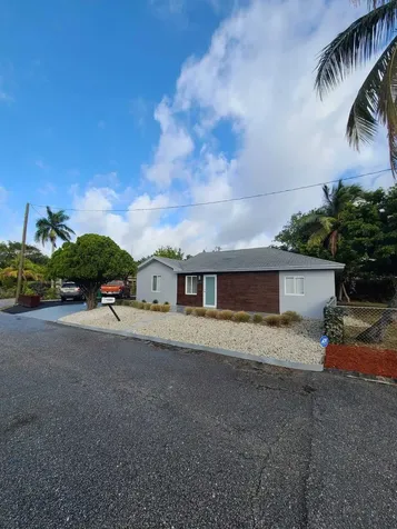 4903 N Australian Avenue Mangonia Park FL 33407