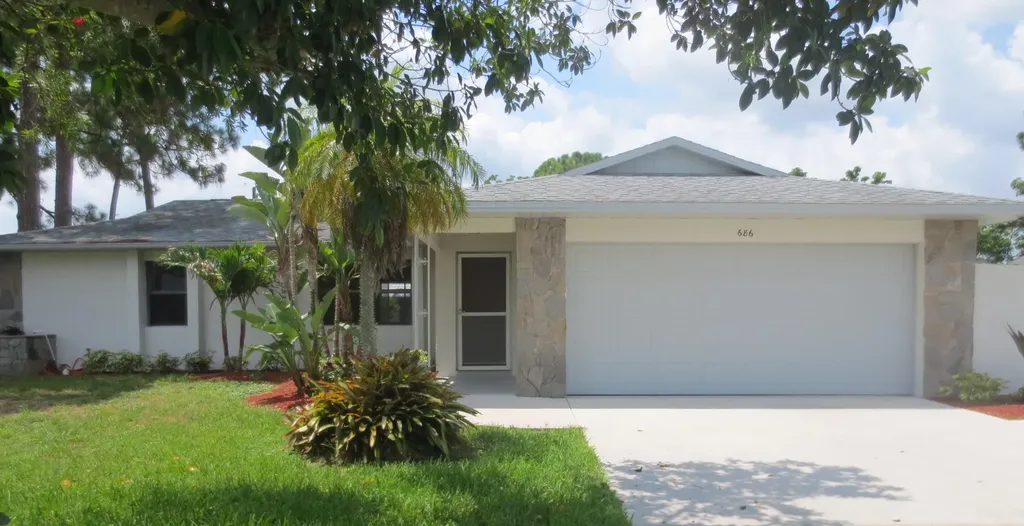 686 SE Thornhill Drive Port St Lucie FL 34983