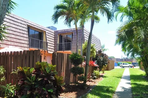 913 Springdale Circle Palm Springs FL 33461