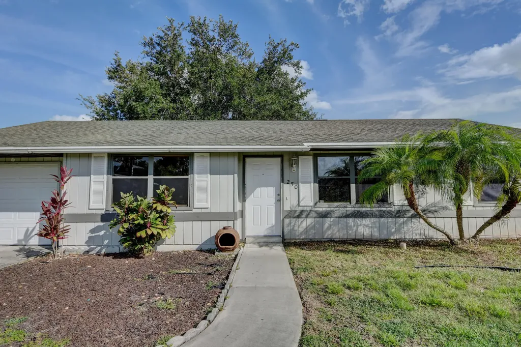 250 SW Chelsea Terrace Port St Lucie FL 34984