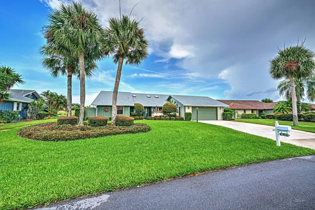 6954 SE Bunker Hill Drive Hobe Sound FL 33455