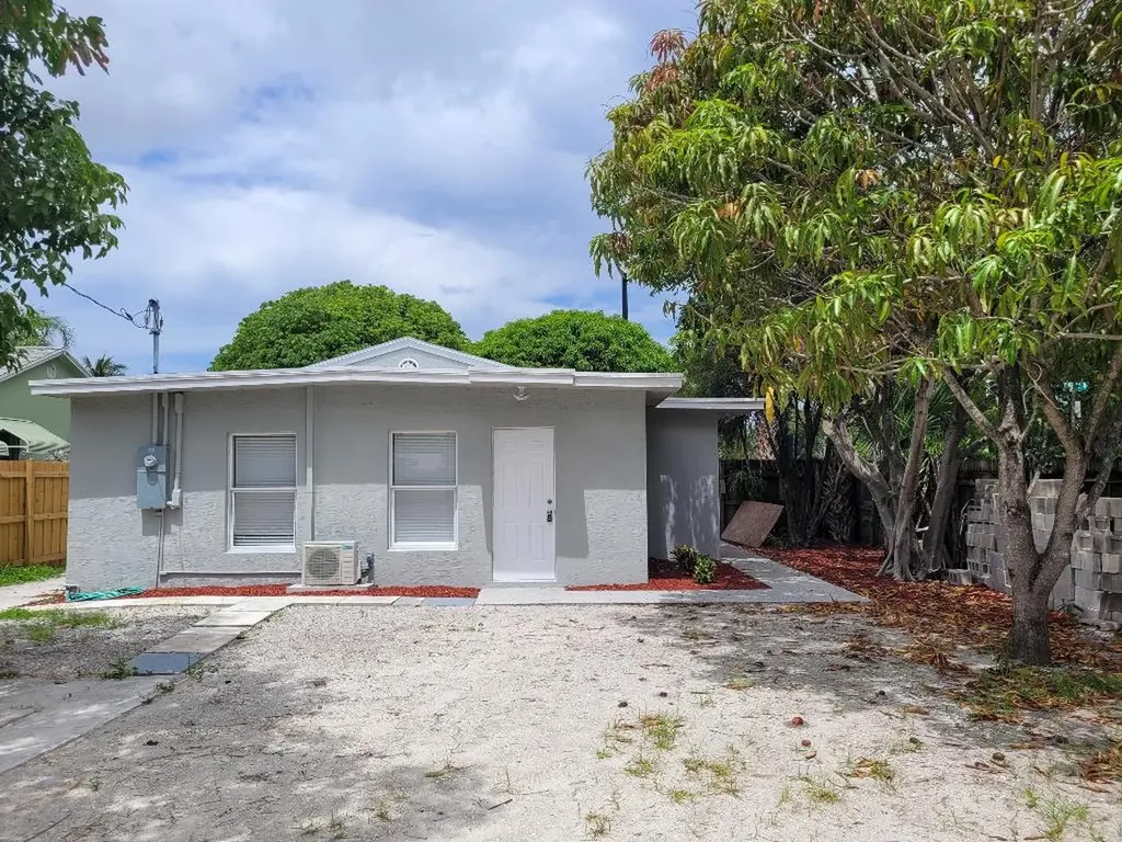 1319 10th Avenue N Lake Worth Beach FL 33460