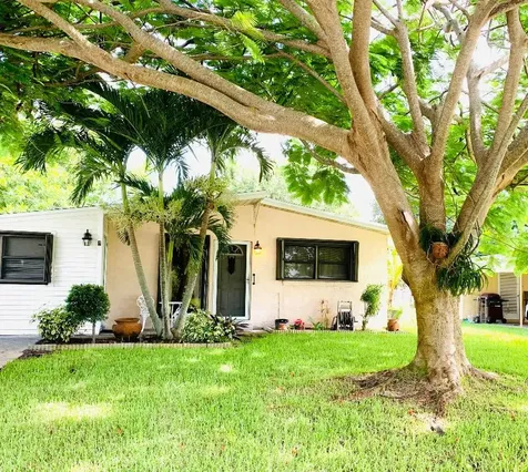 206 Maple Avenue Fort Pierce FL 34982