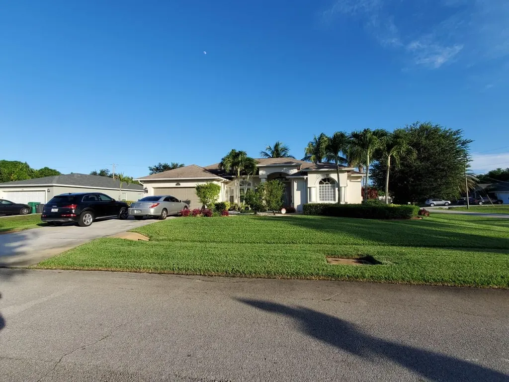 498 SW Lawler Avenue Port St Lucie FL 34953