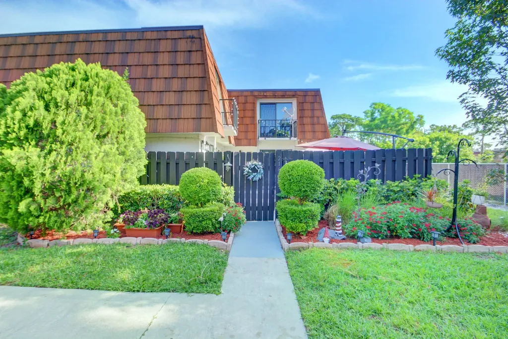 2164 White Pine Circle Greenacres FL 33415