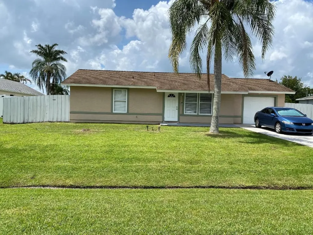 782 SE Starflower Avenue Port St Lucie FL 34983