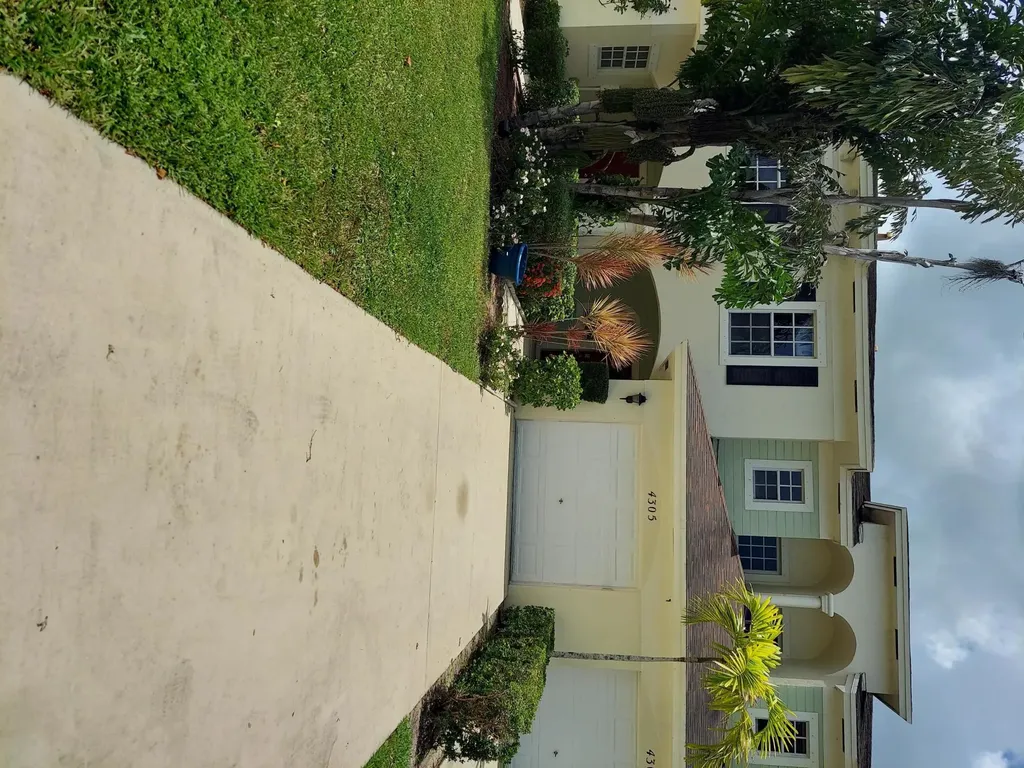4305 Emerald Vista Lake Worth FL 33461