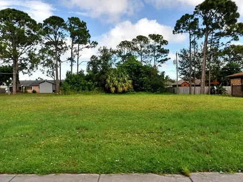 1997 SE Airoso Boulevard Port St Lucie FL 34984