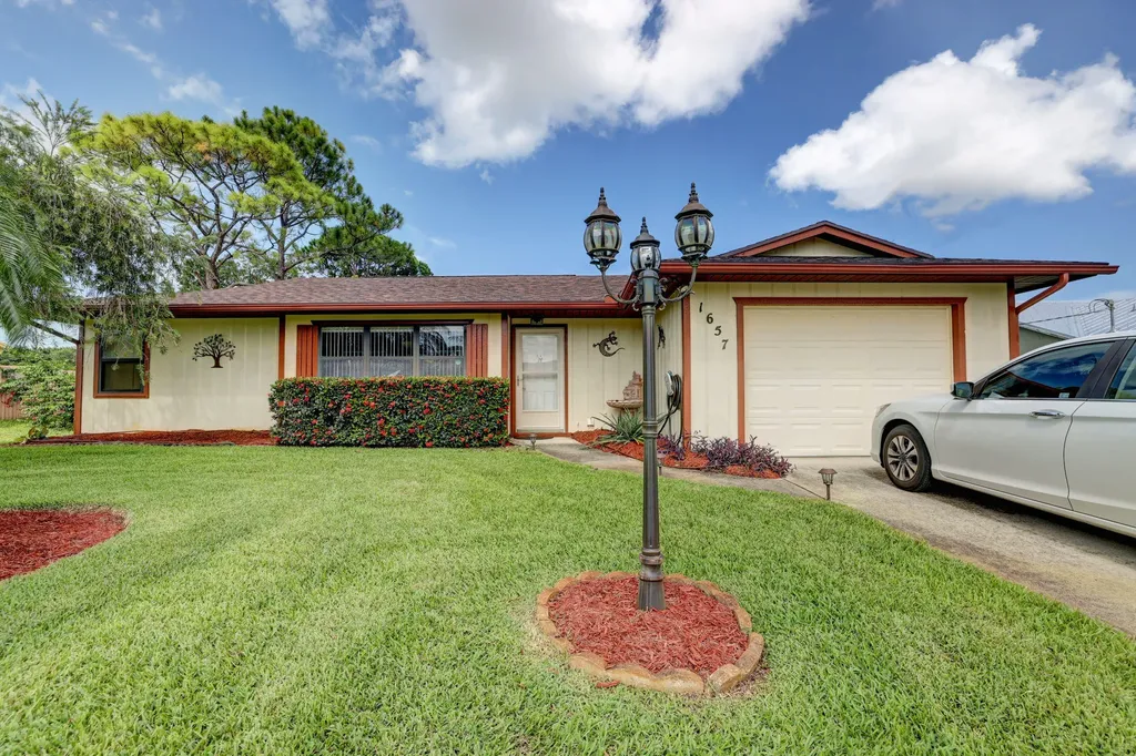 1657 SE Biddle Lane Port St Lucie FL 34983