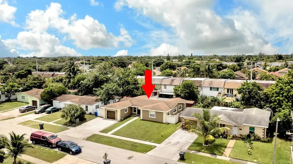 6492 SW 10th Court North Lauderdale FL 33068