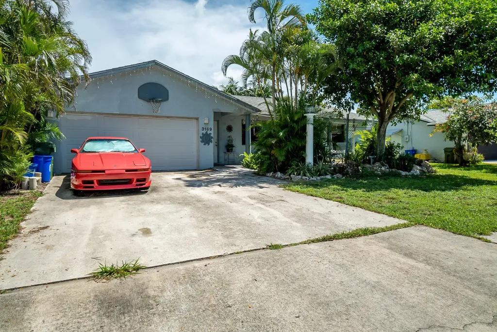 3169 Lillian Road Palm Springs FL 33406