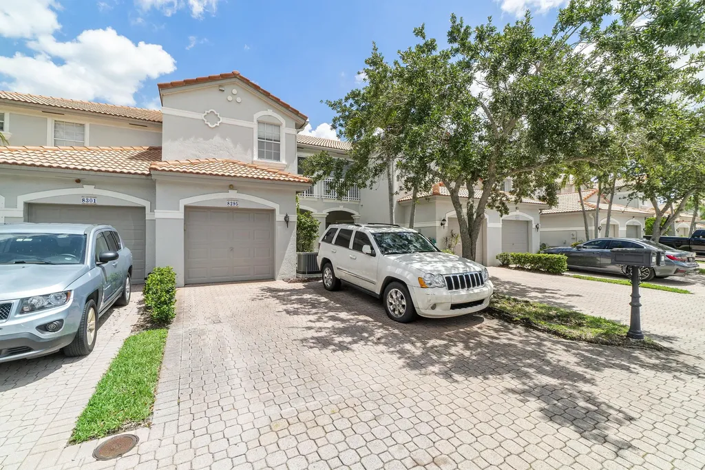 8295 Via Serena Boca Raton FL 33433