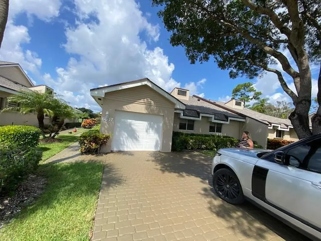 6837 Fountains Circle Lake Worth FL 33467