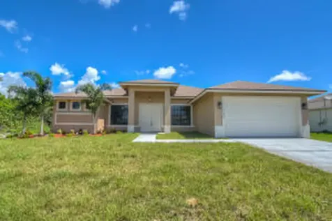 537 SW Kabot Avenue Port St Lucie FL 34953