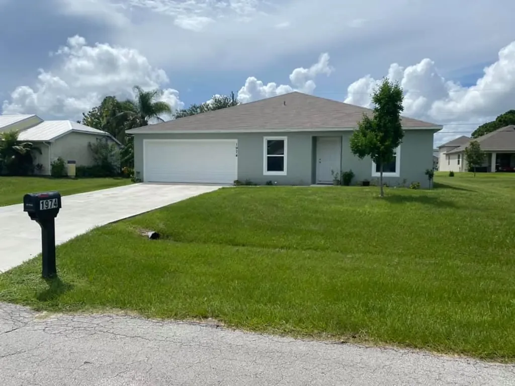 1974 SW Lennox Street Port St Lucie FL 34953