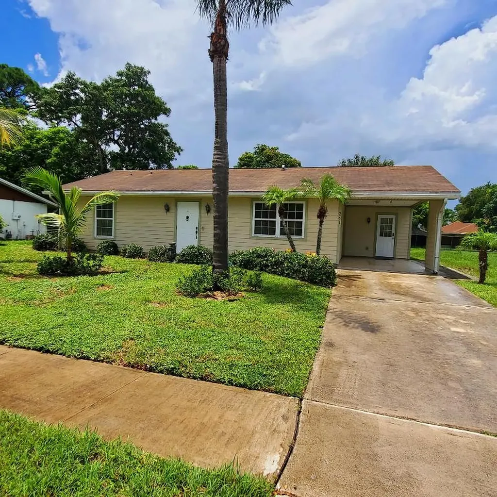261 NE Solida Circle Port St Lucie FL 34983