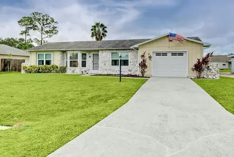 568 NW Lincoln Avenue Port St Lucie FL 34983