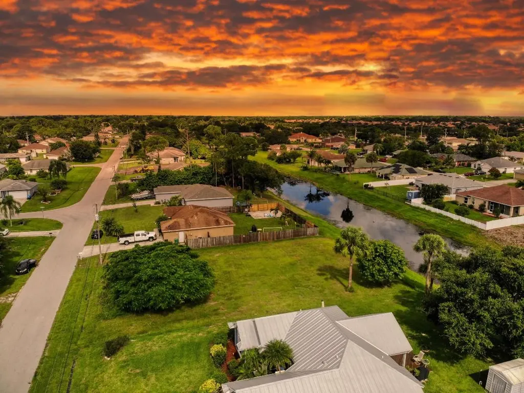 1041 SW Jacqueline Avenue Port St Lucie FL 34953
