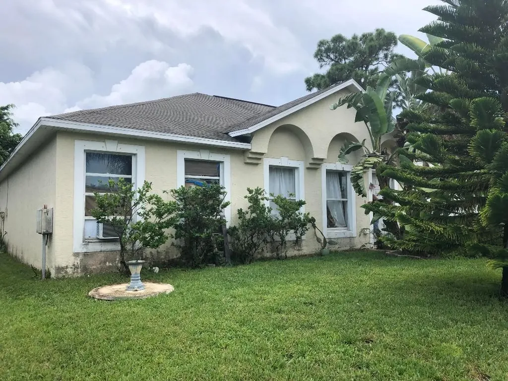 834 SE Cavern Avenue Port St Lucie FL 34983