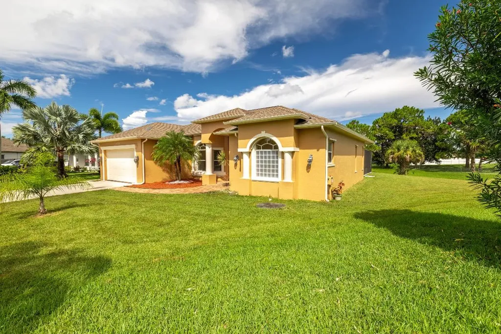 2465 SW Gay Circle Port St Lucie FL 34953