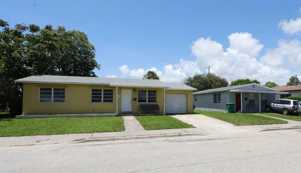 927 W 5th Street Riviera Beach FL 33404