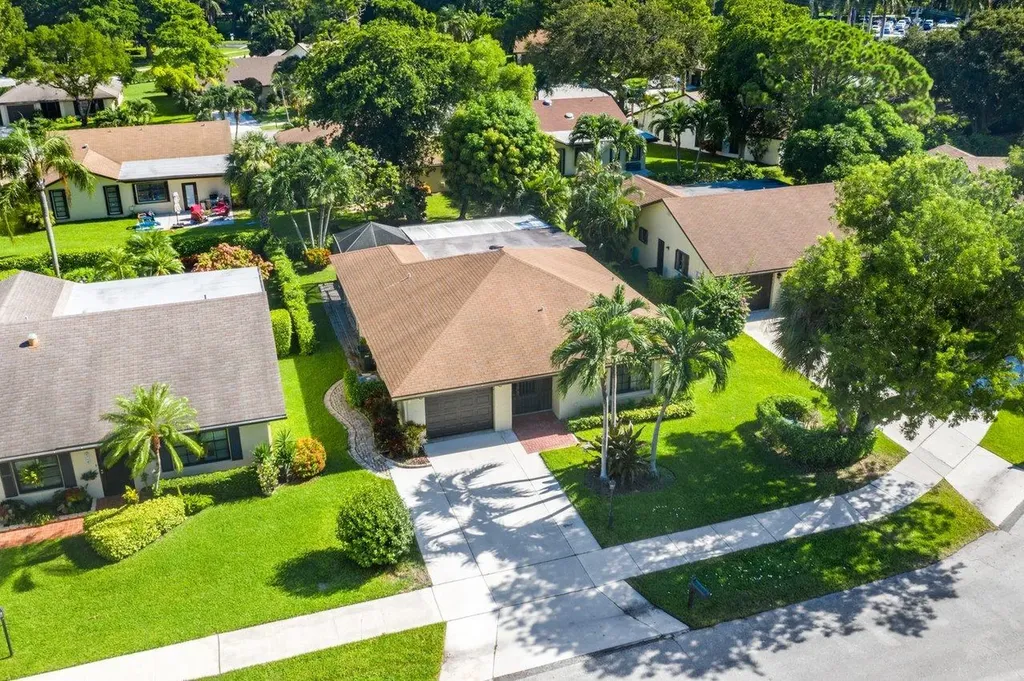 2753 Begonia Court Delray Beach FL 33445