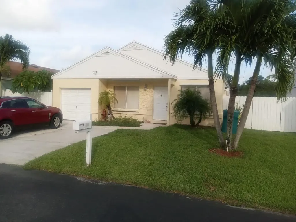 24 Hastings Lane Boynton Beach FL 33426