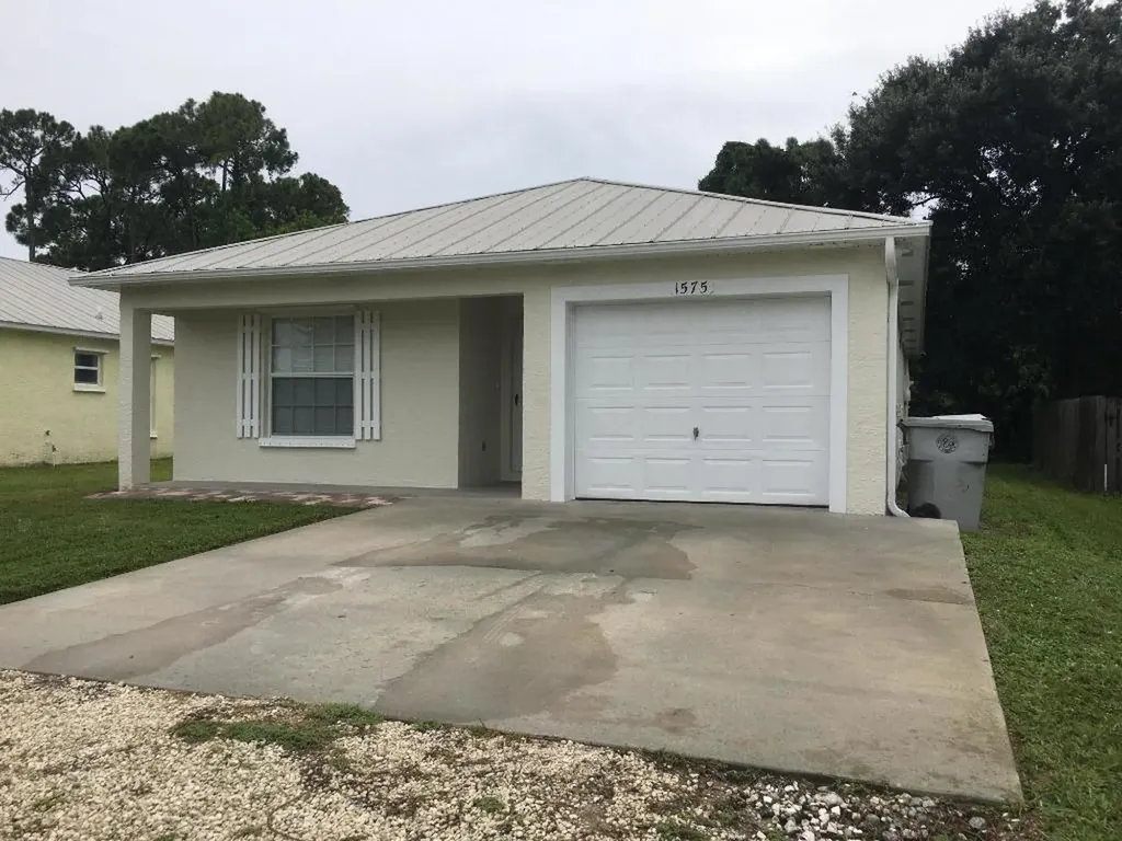 1575 17th Court SW Vero Beach FL 32962