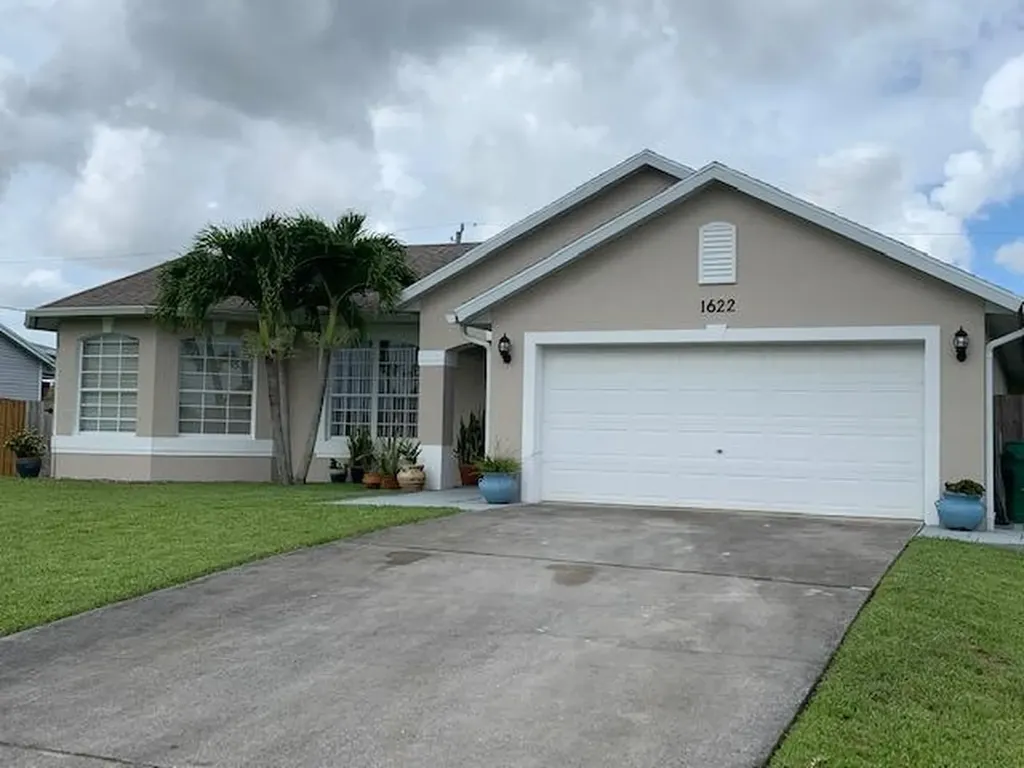 1622 SW Victor Lane Port St Lucie FL 34984