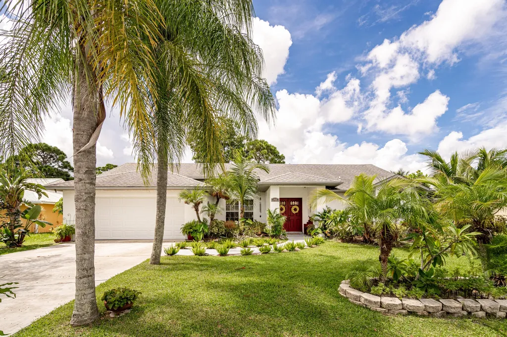 1002 SE Albatross Avenue Port St Lucie FL 34983