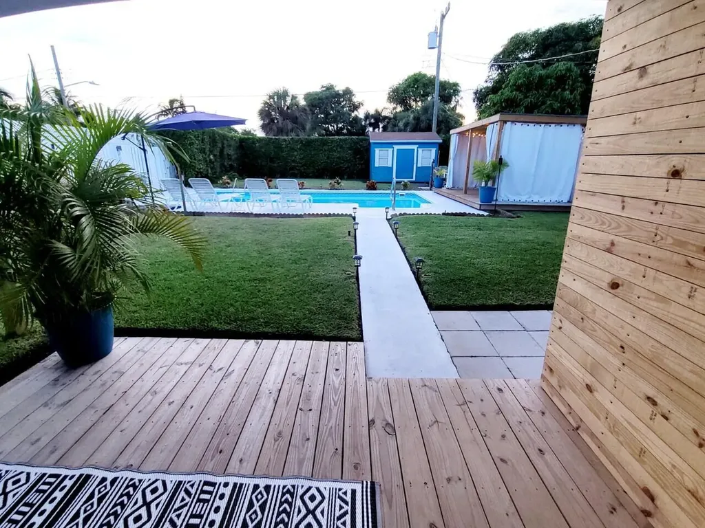 629 S D Street Lake Worth Beach FL 33460