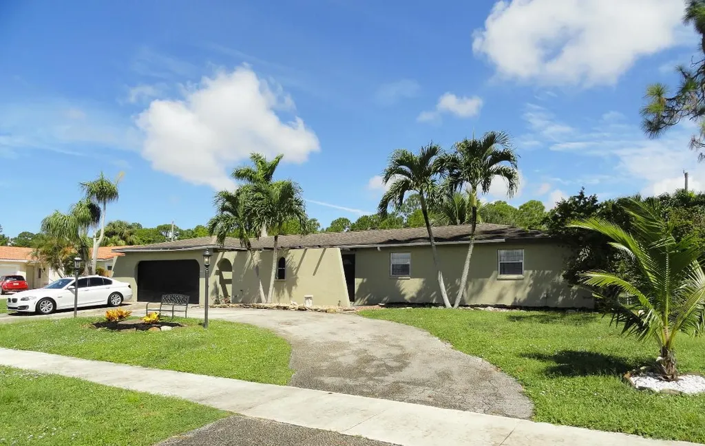 7203 Oakmont Drive Lake Worth FL 33467